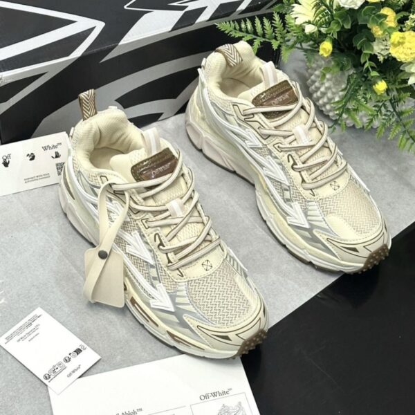 Shoe